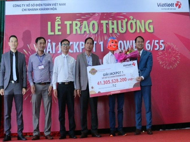 Anh TC nhận giải thưởng&nbsp;Jackpot 1 của Vietlott trị gi&aacute; hơn 41 tỉ đồng.
