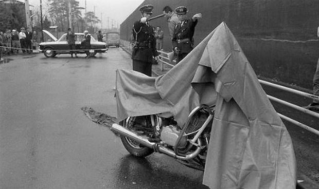 Cảnh s&aacute;t tiến h&agrave;nh điều tra vụ cướp