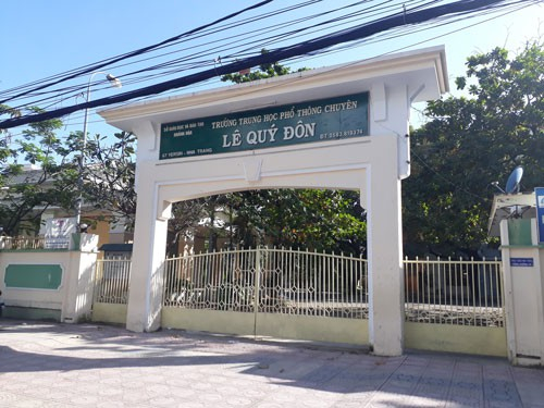 Trường THPT chuy&ecirc;n L&ecirc; Qu&yacute; Đ&ocirc;n (tỉnh Kh&aacute;nh H&ograve;a) nằm ở vị tr&iacute; đất &ldquo;v&agrave;ng&rdquo; đang bị bỏ trống