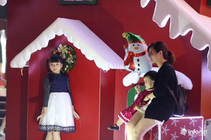 Được biết, Lễ Gi&aacute;ng Sinh, c&ograve;n được gọi l&agrave; lễ Thi&ecirc;n Ch&uacute;a gi&aacute;ng sinh, Noel hay Christmas l&agrave; một ng&agrave;y lễ kỷ niệm Ch&uacute;a Gi&ecirc;su ra đời.