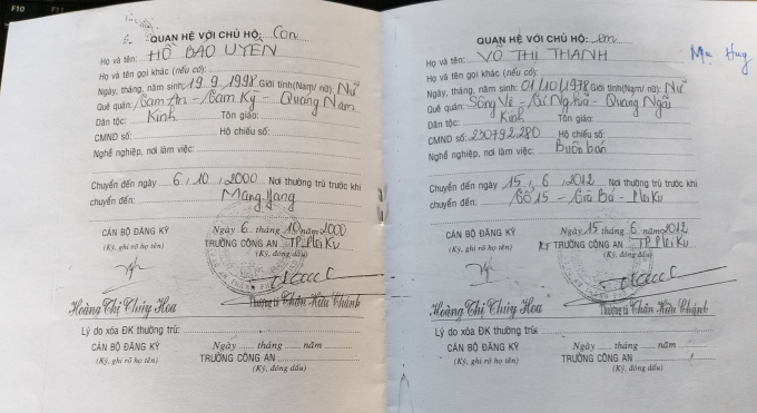 Sổ hộ khẩu gia&nbsp;đ&igrave;nh c&oacute; t&ecirc;n&nbsp;&Yacute; v&agrave; Huy l&agrave; người trong gia đ&igrave;nh b&agrave; Hằng.