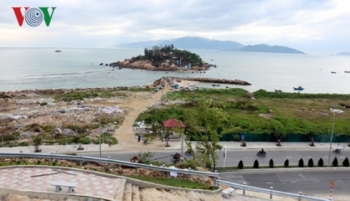 Vịnh Nha Trang đang bị băm nát