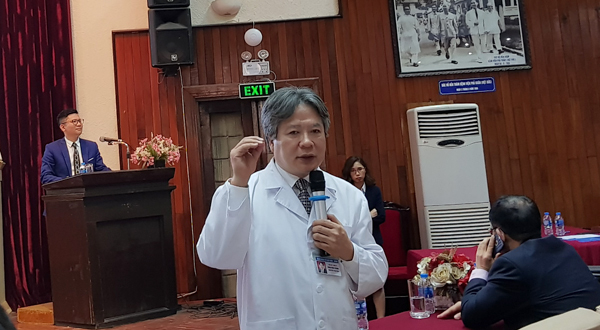 GS Trần B&igrave;nh Giang th&ocirc;ng tin về ca gh&eacute;p phổi&nbsp;