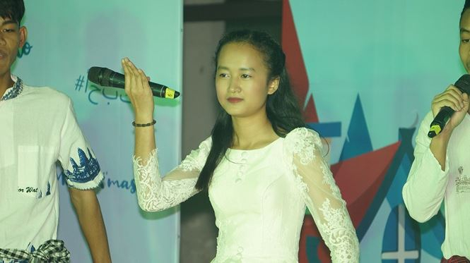 Sinh vi&ecirc;n quốc tế tại trường ĐH B&aacute;ch khoa H&agrave; Nội với tiết mục văn nghệ của m&igrave;nh