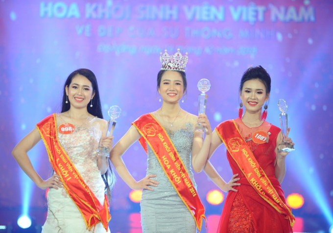 Phương Lan đăng quang Hoa kh&ocirc;i sinh vi&ecirc;n Việt Nam 2018 một c&aacute;ch thuyết phục.