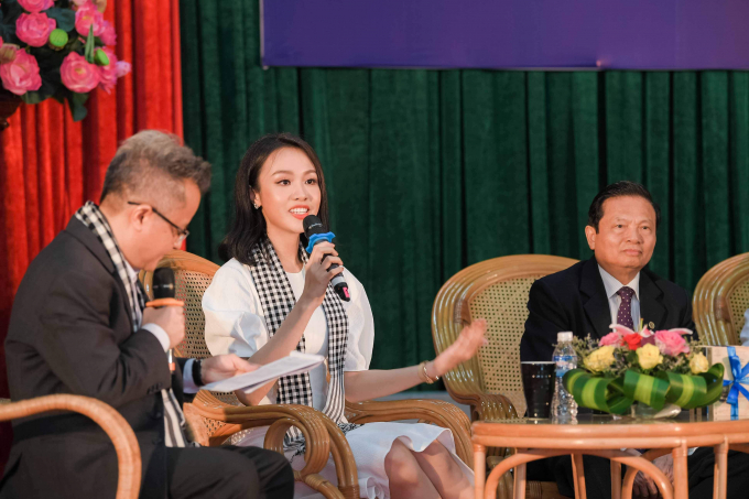 Hoa hậu Tiểu Vy phải khoan, đục đ&aacute; khi l&agrave;m dự &aacute;n nh&acirc;n &aacute;i