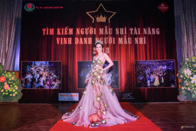 L&agrave;m gi&aacute;m khảo chương tr&igrave;nh d&agrave;nh cho mẫu nh&iacute;, Dương Yến Phi nhớ về tuổi thơ cơ cực