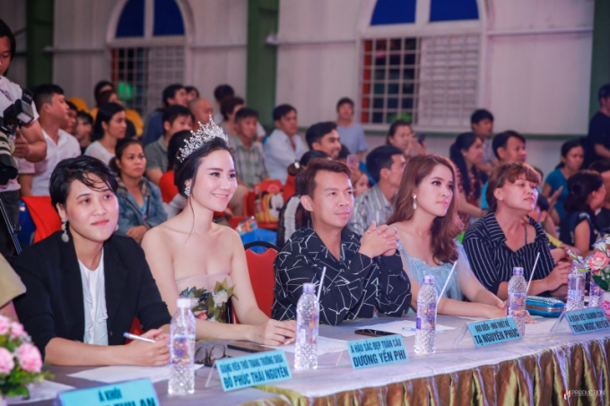 L&agrave;m gi&aacute;m khảo chương tr&igrave;nh d&agrave;nh cho mẫu nh&iacute;, Dương Yến Phi nhớ về tuổi thơ cơ cực