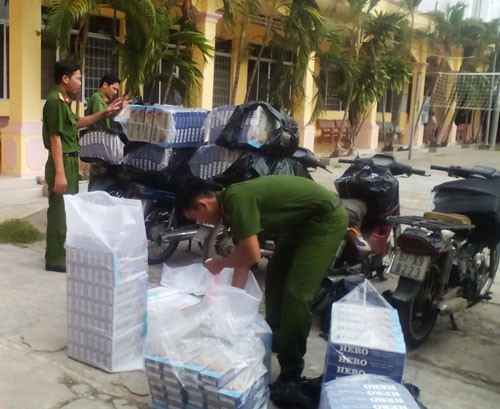 Xe chở thuốc l&aacute; lậu bị C&ocirc;ng an tỉnh An Giang bắt ng&agrave;y 17-12. Ảnh: Thanh V&acirc;n