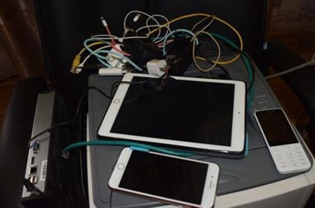 &nbsp;Phương tiện sự dụng cho việc đ&aacute;nh bạc