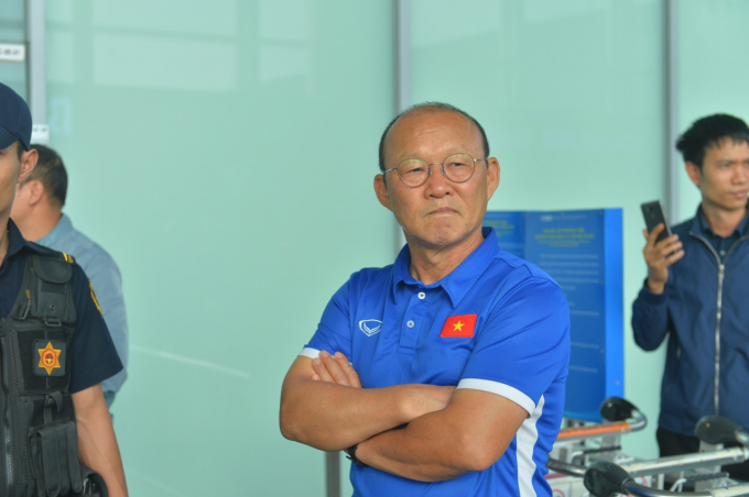 HLV Park Hang-seo tỏ ra kh&aacute; hồi hộp trước h&agrave;nh tr&igrave;nh sắp tới. Theo đ&oacute;, to&agrave;n đội sẽ c&oacute; 11 ng&agrave;y chuẩn bị trước khi đối mặt với đội tuyển Iraq trong trận ra qu&acirc;n tại Asian Cup 2019 v&agrave;o ng&agrave;y 8/1 tới đ&acirc;y.