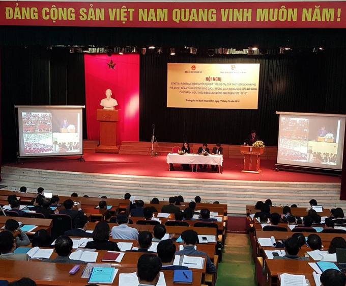 Bộ GD&amp;amp;ĐT b&aacute;o động về t&igrave;nh trạng &ldquo;nghiện&rdquo; mạng  x&atilde; hội của học sinh, sinh vi&ecirc;n