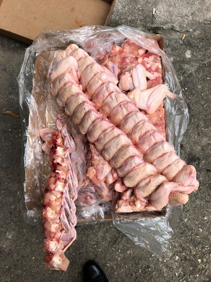 Số lượng c&aacute;nh g&agrave; kh&ocirc;ng r&otilde; nguồn gốc xuất xứ thu giữ được.