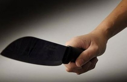 Em chồng vác dao sang nhà chém chị dâu 11 nhát