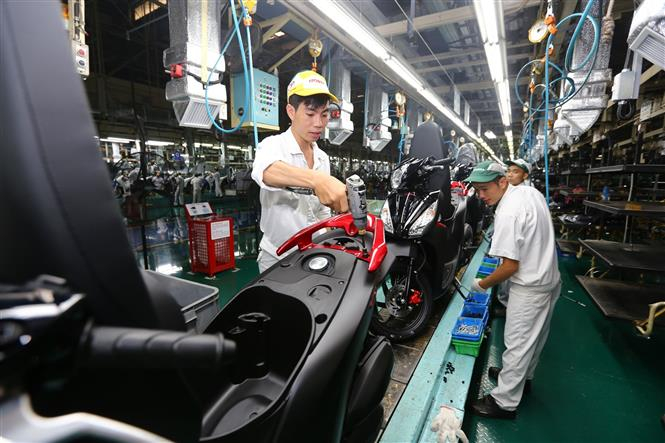 D&acirc;y chuyền lắp r&aacute;p xe &ocirc; t&ocirc; tại C&ocirc;ng ty Honda Việt Nam (vốn đầu tư của Nhật Bản) tại Vĩnh Ph&uacute;c.