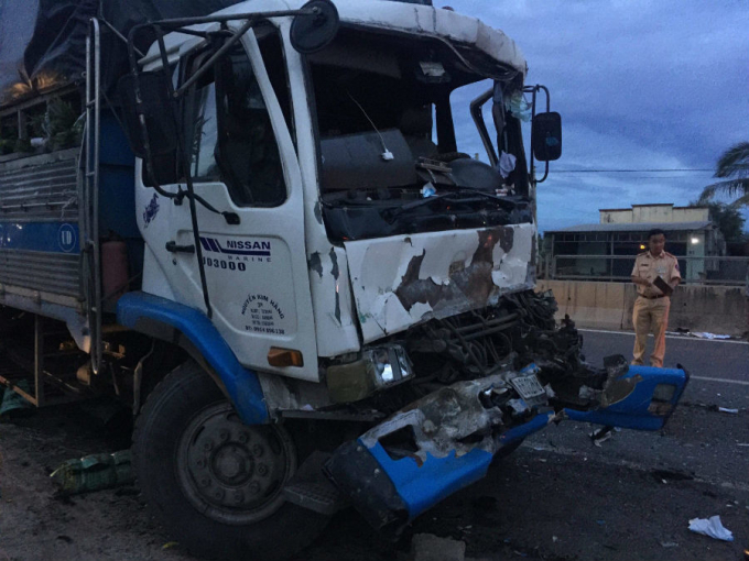 B&igrave;nh Thuận: Xe kh&aacute;ch t&ocirc;ng nhau tr&ecirc;n quốc lộ, 2 người chết, 7 người bị thương