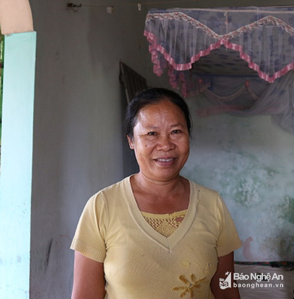 B&agrave; Đ&agrave;o vui mừng khi đ&atilde; t&igrave;m thấy em g&aacute;i.