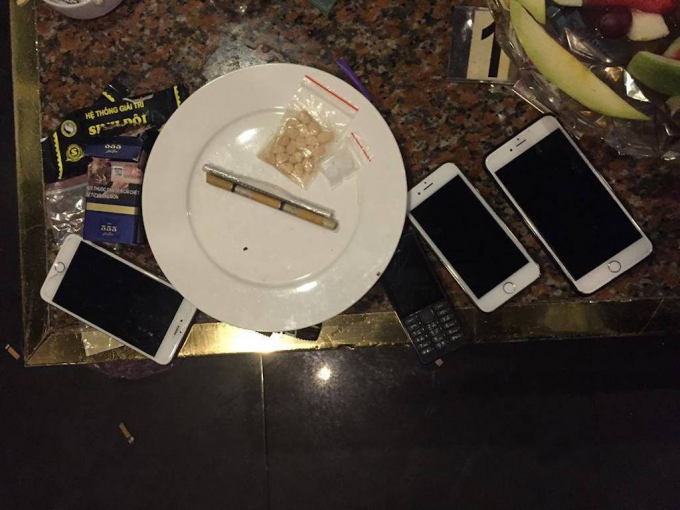 Nh&oacute;m người sử dụng ma tu&yacute; v&agrave; tang vật