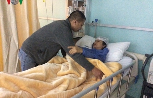 Người thân gặp mặt các nạn nhân vụ xe chở người Việt bị đánh bom