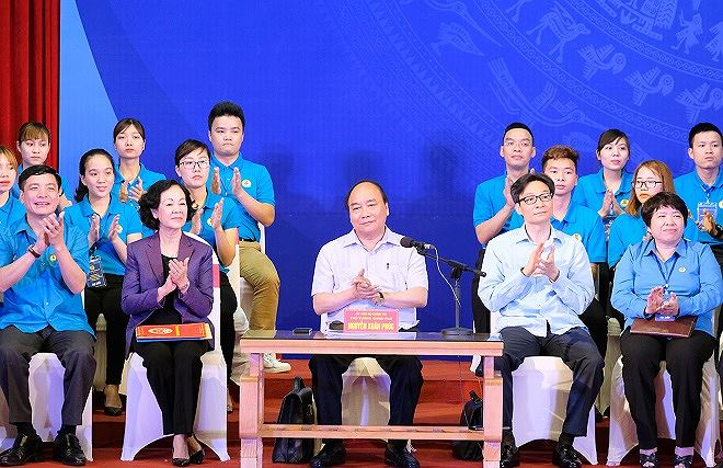 Thủ tướng đối thoại với c&ocirc;ng nh&acirc;n khu c&ocirc;ng nghiệp c&aacute;c tỉnh Đồng bằng s&ocirc;ng Hồng, th&aacute;ng 5/2018