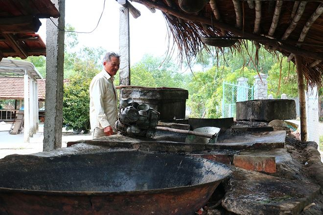 Một trong những l&ograve; nấu m&iacute;a đường nổi tiếng nhất huyện Quế Sơn