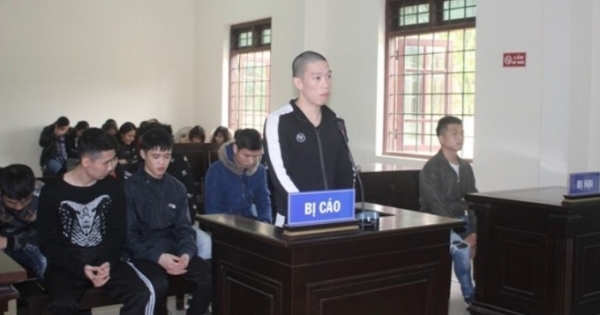 Cao Bằng: Cả nhóm hầu tòa vì vừa đánh nhau, lấy vũ khí đe dọa lại còn cho vay nặng lãi