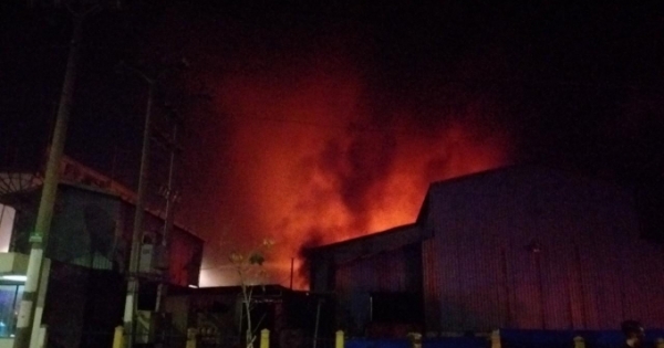 Cháy lớn ở công ty sản xuất Mica tại Đồng Nai