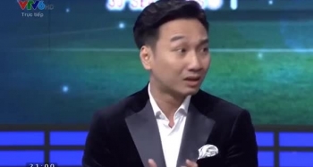 [Clip]: Dân mạng phẫn nộ với hành động của BTV Quốc Khánh khi giả vờ gọi điện cho Văn Lâm