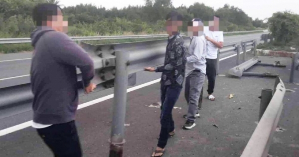 Nhiều tài xế bị triệu tập vì tháo dải phân cách cao tốc Long Thành?