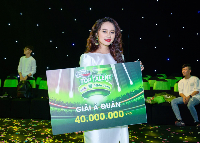 Gia Hân đạt giải Á quân tại cuộc thi Tìm kiếm tài năng âm nhạc miền Trung – Huda Central’s Top Talent 2019.