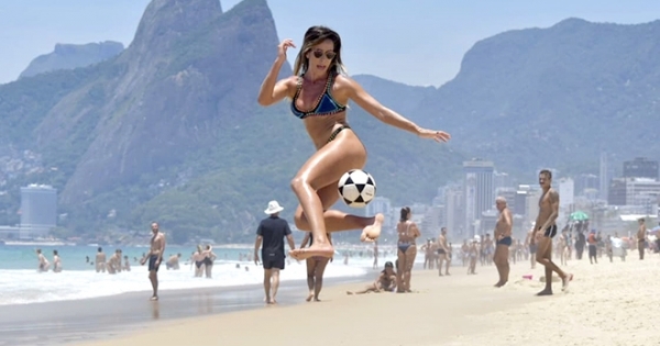 Hot girl nóng bỏng khiến Neymar phải đầu hàng