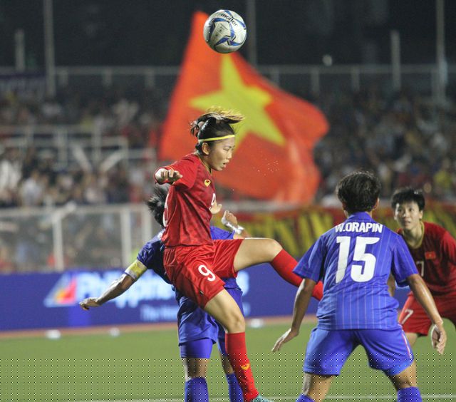 Huỳnh Như đội trưởng đội tuyển bóng đá nữ Việt Nam hiện đang là sinh viên Khoa giáo dục thể chất, Trường ĐH Sư phạm TPHCM (ảnh: Trọng Vũ)