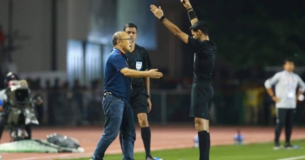 Thầy Park trở thành HLV đầu tiên nhận thẻ đỏ trong lịch sử SEA Games