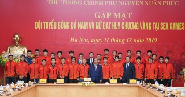 Thủ tướng cảm ơn các “ông bầu” bóng đá