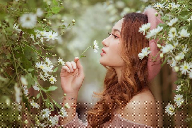 Không chỉ tài năng, Minh Hằng đời thường còn là một cô nàng vô cùng xinh xắn. Cô gái 21 tuổi thích chụp ảnh và cũng thử sức với vai trò mẫu ảnh tự do.