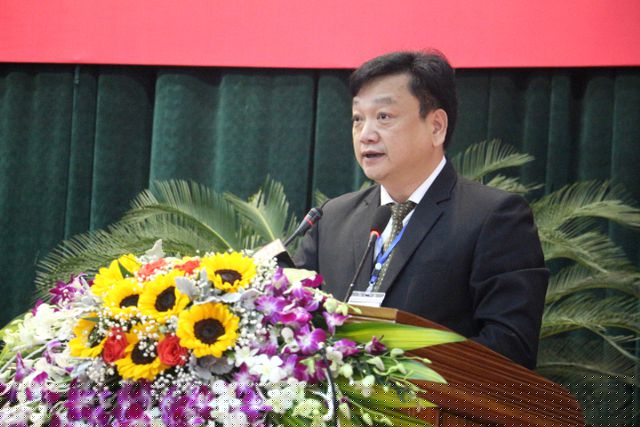 Ông Hồ Huy Thành, Giám đốc Sở TN&amp;amp;MT Hà Tĩnh trả lời chất vấn.