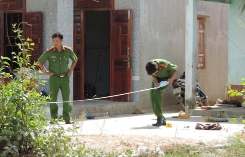 Ngăn em gái yêu người lớn tuổi, anh trai bị chém tử vong