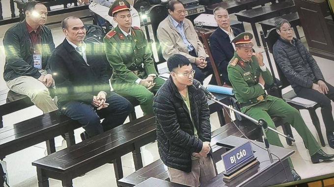 Thẩm định viên AMAX khai, không tham gia thẩm định doanh nghiệp AVG nhưng vẫn ký để hưởng 5% (18 triệu đồng) lấy tiền mua sữa cho con.