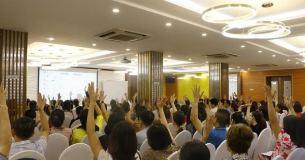 Học cách lắng nghe để trở thành người đồng hành cùng con