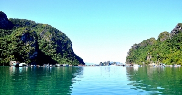 Làng nổi độc đáo trên vịnh Hạ Long