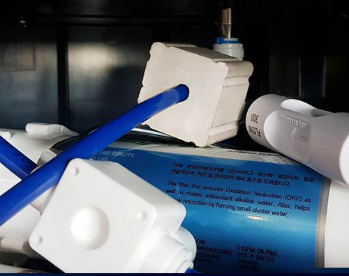 Cụm từ tính được lắp đặt ngay tại đường nước đầu ra.