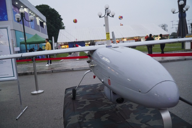 Máy bay có tính cơ động cao, có thể cất, hạ cánh trên đường băng dã chiến hoặc cất cánh bằng máy phóng, hạ cánh bằng lưới thu nên rất thuận lợi trong việc triển khai hoạt động tại những khu vực có địa hình phức tạp.