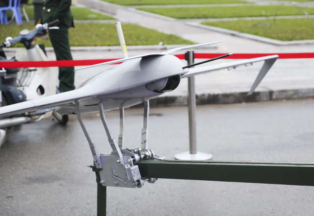 Khả năng tích hợp bộ định vị GPS chính xác và tin cậy giúp Swift có thể bay theo nhiều điểm định trước và hệ thống thông tin do VTX phát triển với tầm bay tới 50 km có tính bảo mật cao, hệ thống trạm mặt đất được thiết kế thân thiện với người sử dụng. Ngoài ra, Swift được trang bị hệ thống camera với độ phân giải cao giúp theo dõi và giám sát các hoạt động dân sự hiệu quả.