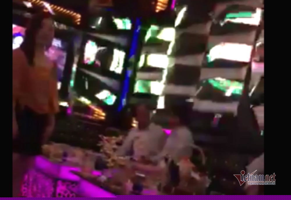 Nghi vấn Viện trưởng KSND ở Đắk Lắk đi hát karaoke ôm bị quay clip