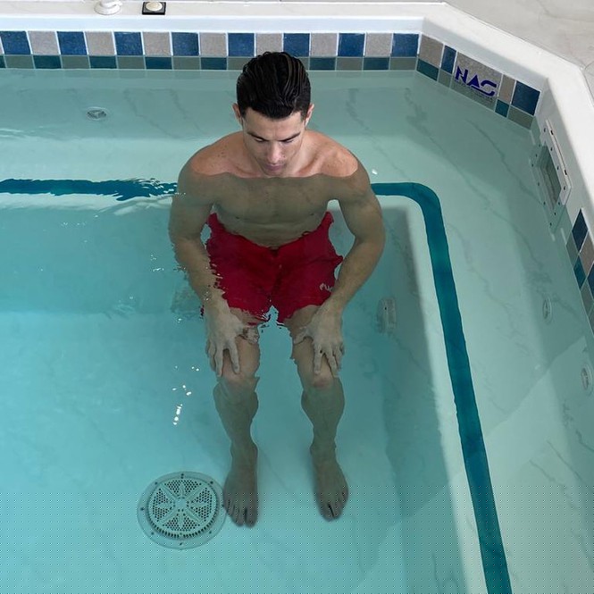 Cristiano Ronaldo và bạn gái gợi cảm đi nghỉ ở Dubai - ảnh 5