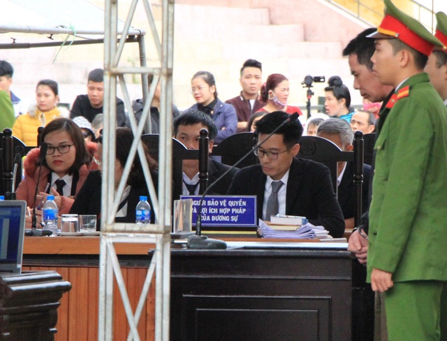 Luật sư Lê Hồng Hiển tại phiên toà chiều ngày 27/12 (Ảnh: Trần Thanh).