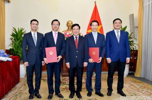 Phó Thủ tướng, Bộ trưởng Bộ Ngoại giao trao quyết định bổ nhiệm nhân sự mới