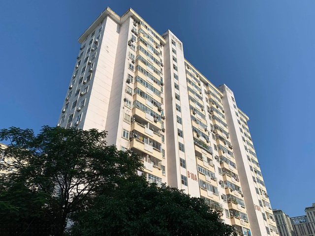 Thang máy ở tòa nhà B10A Nam Trung Yên bị rơi tự do từ tầng 5 xuống tầng 1 khiến 2 người bị thương phải nằm viện điều trị (Ảnh: Ngọc Hưng).