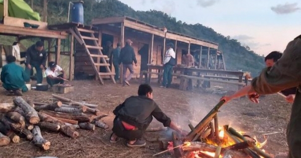 Khánh Hòa: Đã liên lạc được với 45 người mắc kẹt trên núi Tà Giang