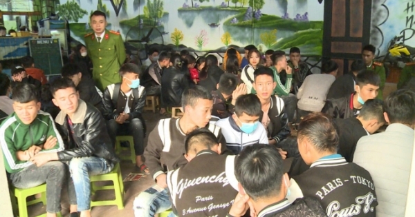 Vĩnh Phúc: Bắt nhóm 70 “quái xế” bốc đầu xe náo loạn đường phố